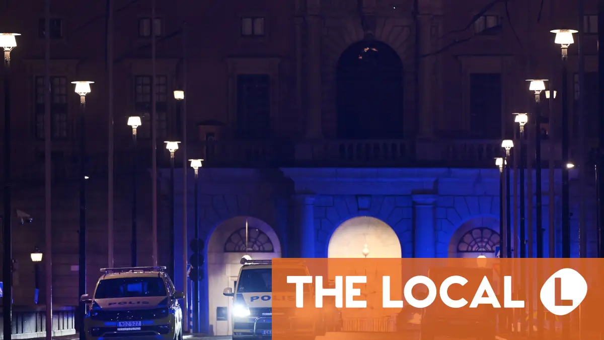 Polis sköt beväpnad man utanför Stockholms slott