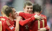 Bayern hot on Dortmund's heels