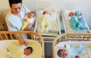 Minister backs midwives' pay rise