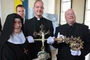 Thief returns anti-Nazi bishop’s treasures