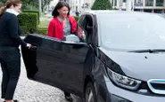 Electric cars to use bus lanes, get free parking
