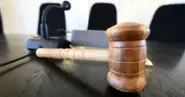 Students allowed to kick out flatmate's mum, judge rules