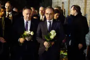 Pompeo lays flowers at Halle synagogue after far-right shooting