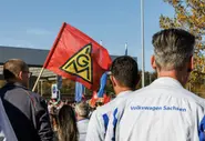 Biggest German trade union calls warning strike over pay
