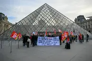 Louvre staff vote for strike again