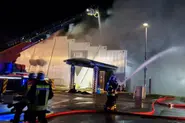 Hundreds flee as fire rips through German nightclub