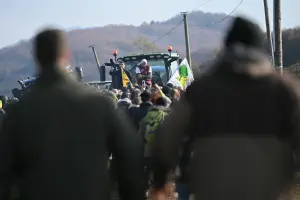French farming union calls for &#039;blockades across France&#039; in standoff over culls