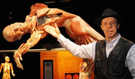 Ailing 'Dr. Death' to put own body on display
