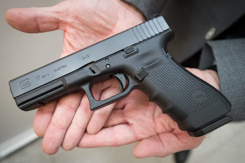 Presidential bodyguard suspended after losing gun in Berlin hotel