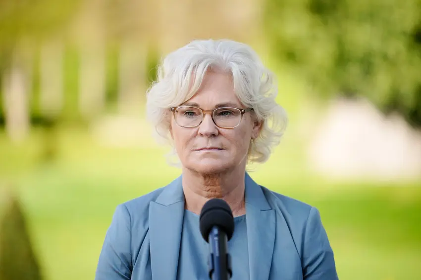 German Defence Minister criticised for son's helicopter ride