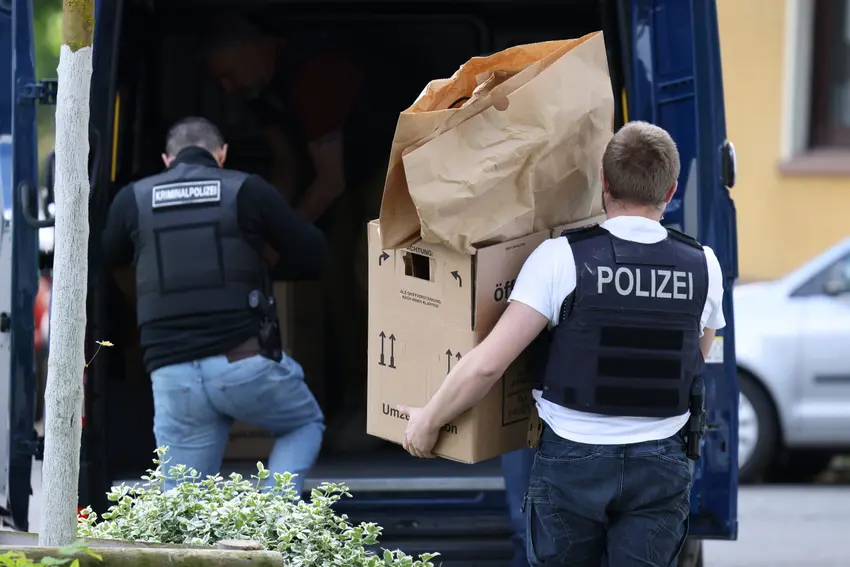 German police foil teenage school 'Nazi attack'