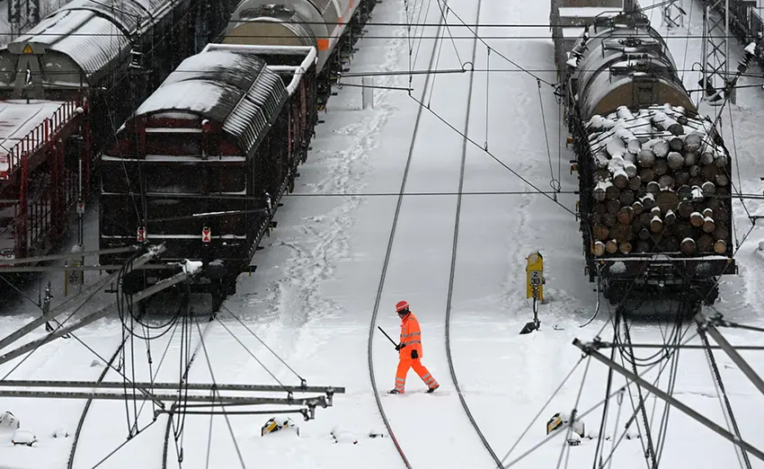 Flights cancelled and trains disrupted after heavy snowfall in Munich