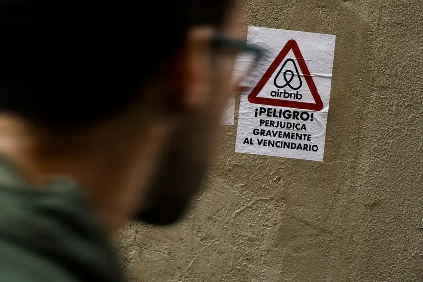 Where are most of Spain's illegal tourist lets?