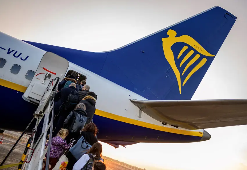 Diversi feriti per un falso allarme incendio su un aereo Ryanair a Maiorca, Spagna