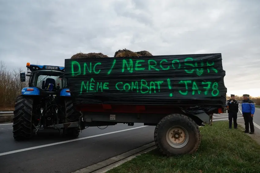 France's largest farming union threatens more protests over EU treaty