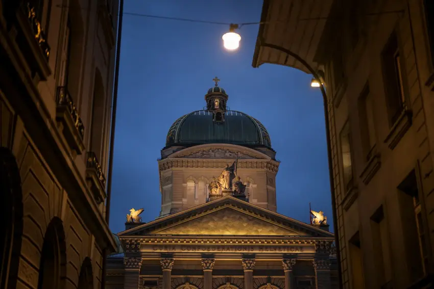 Switzerland shuts bank accused of Iran, Russia ties