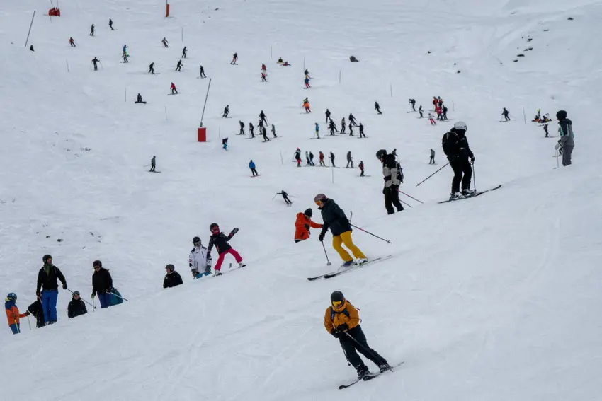 Floods and snow, property, and a question: essential articles for life in France