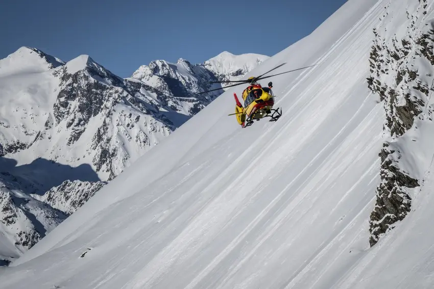 Fresh snow brings travel disruption and high avalanche risk in Austria