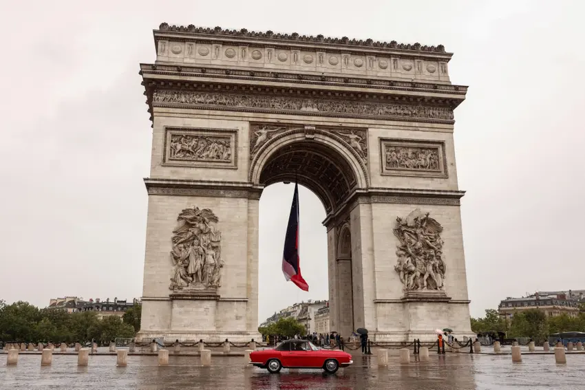 Renault aims to stop selling fuel-only cars in Europe by 2030
