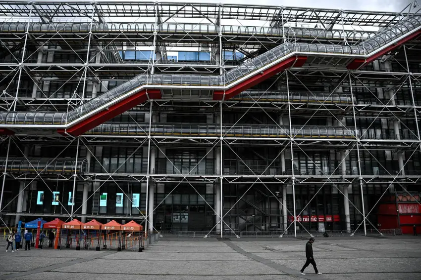 No, the Pompidou Centre isn't being turned into migrant housing