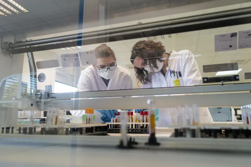 Staff at French medical labs to strike in May