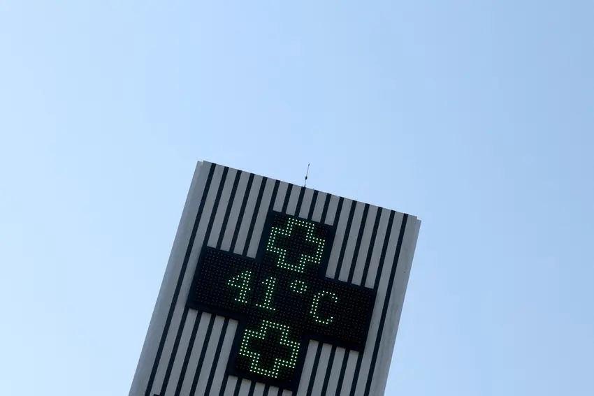 Heatwave disrupts trains and schools in France