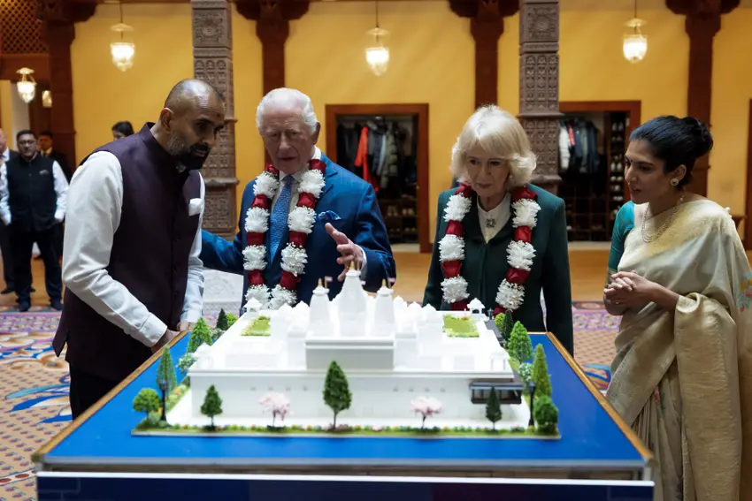 Paris Seine parade to celebrate opening of new Hindu temple