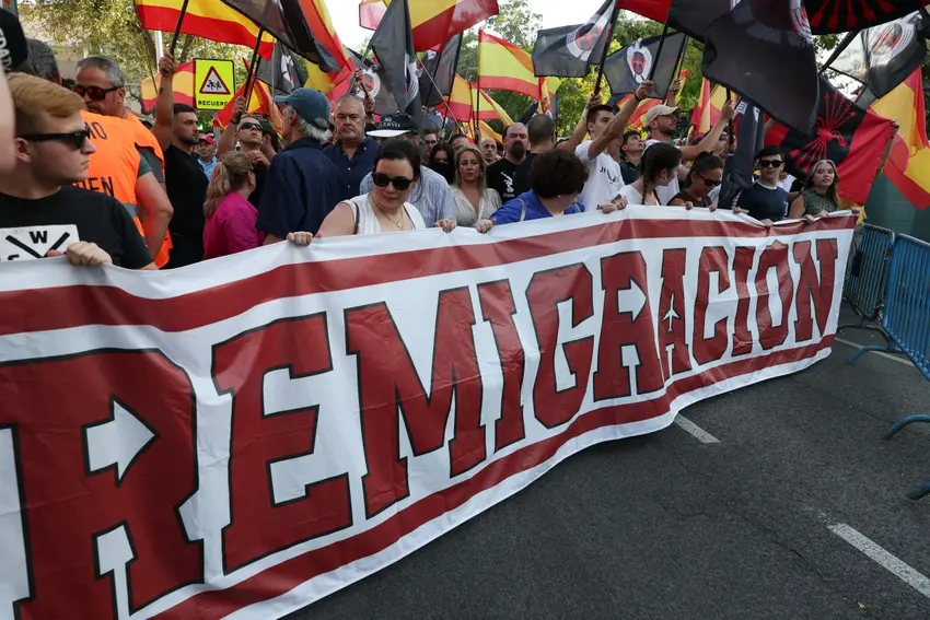 Spain's government urges calm after anti-migrant protesters clash with police