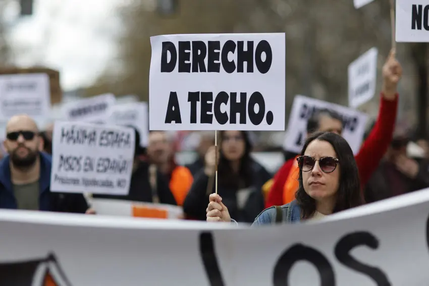 Spain tenants' unions urge new law after pensioner eviction sparks anger