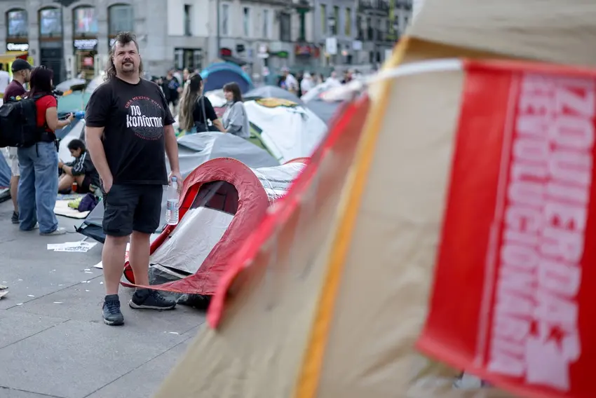 Housing protesters dig in for long stay in Madrid square